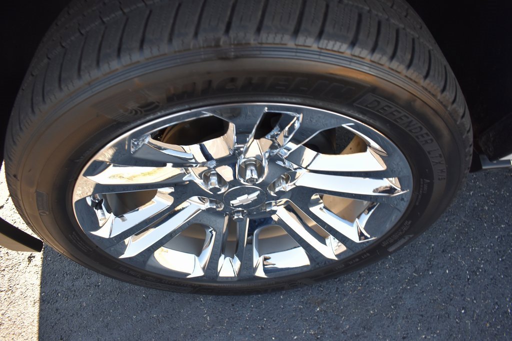 Used 2020 Chevrolet Suburban Premier w/ Premier Plus Edition image 16