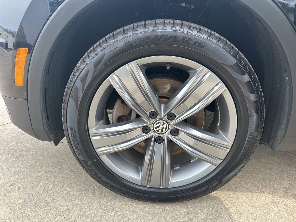 Used 2020 Volkswagen Tiguan SEL AWD/4WD image 34