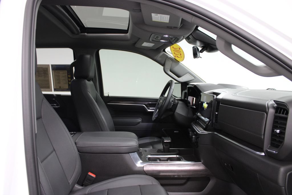 Used 2025 Chevrolet Silverado 1500 LTZ w/ LTZ Premium Package AWD/4WD image 28