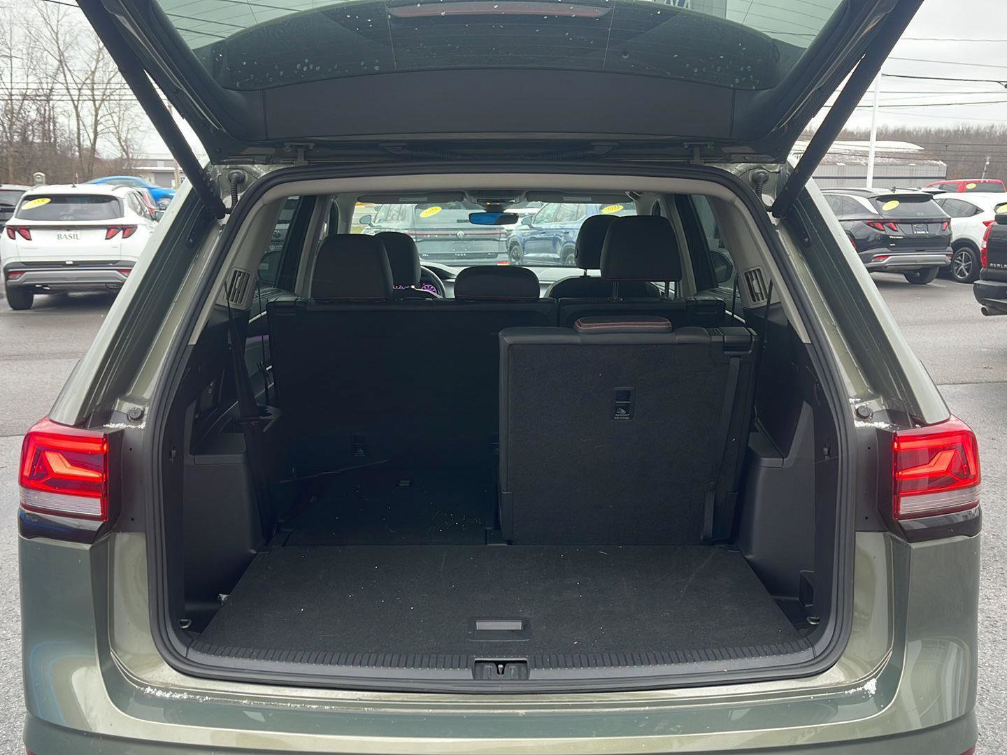 Used 2025 Volkswagen Atlas Peak Edition SE image 7