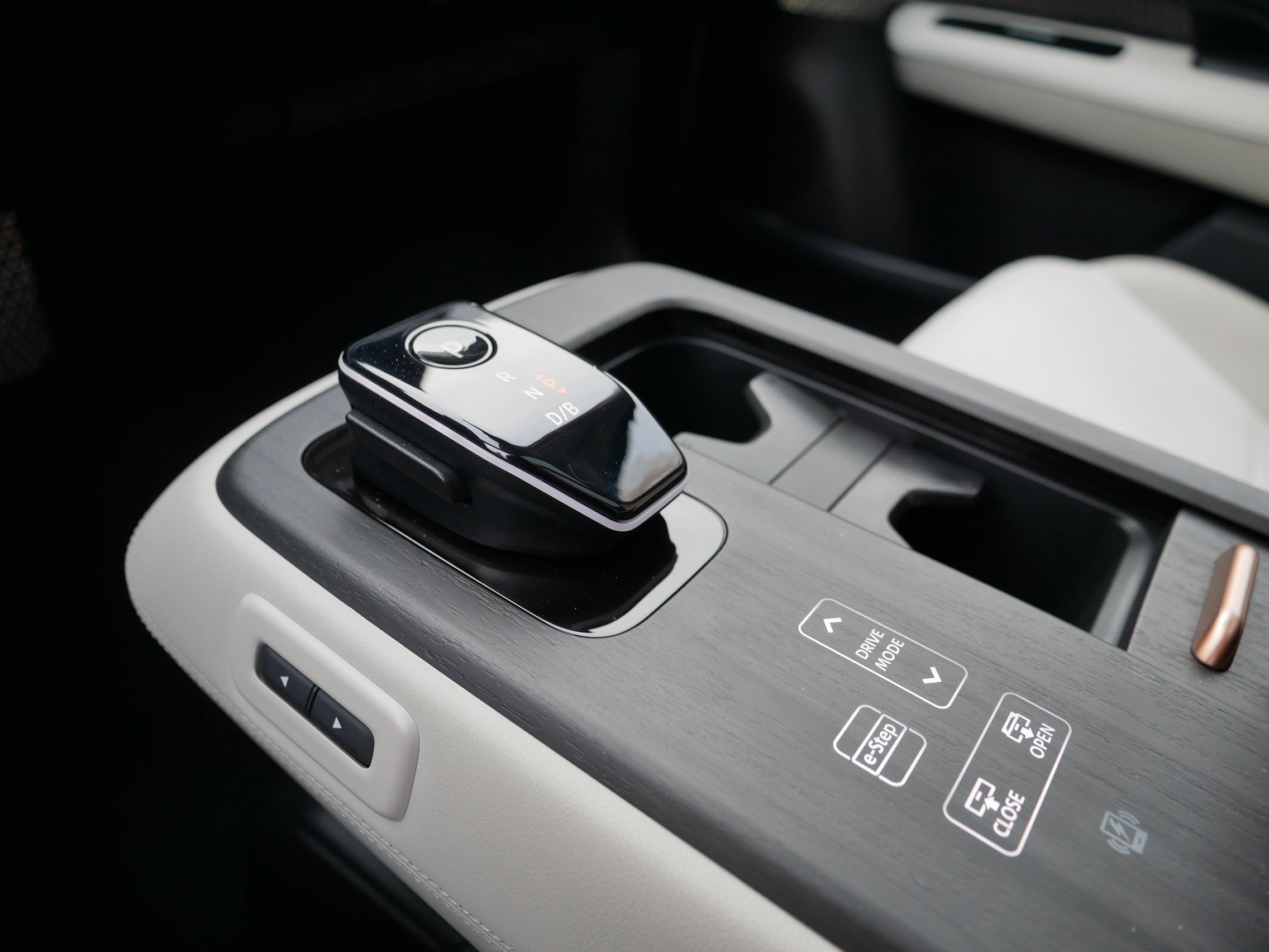 Certified 2023 Nissan Ariya AWD image 24