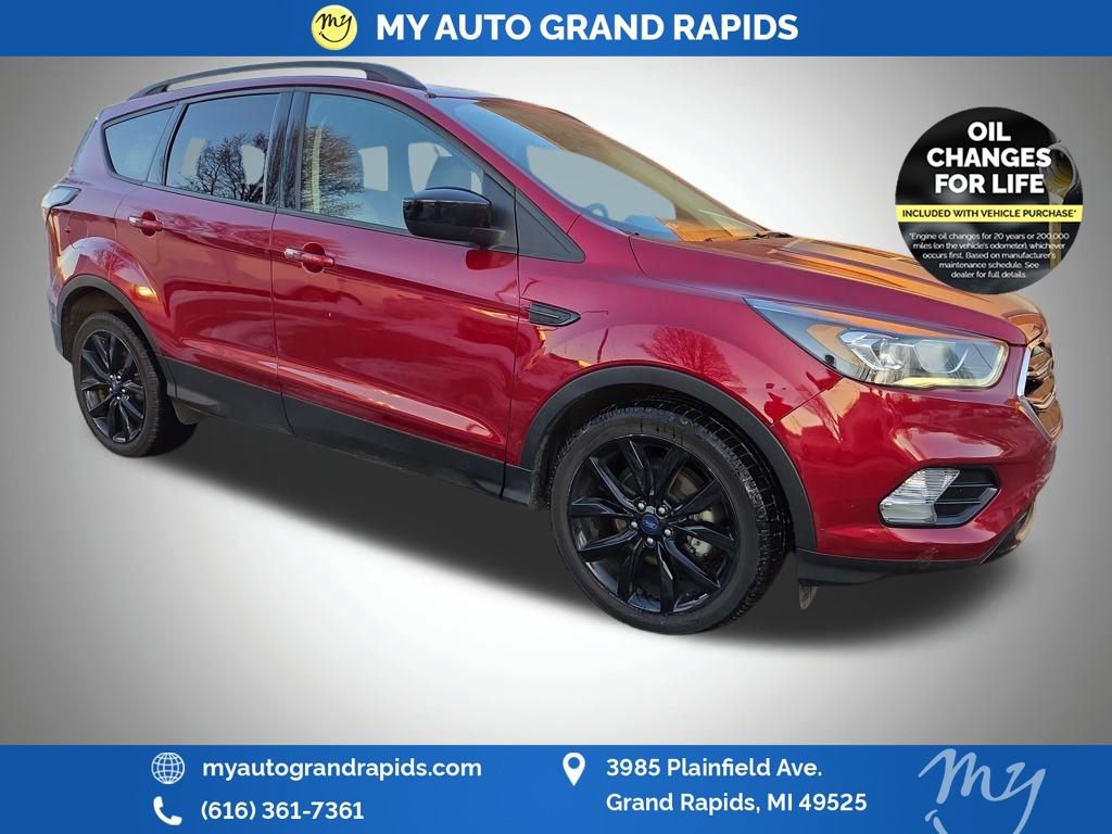 Used 2017 Ford Escape SE w/ SE Sport Appearance Package image 2
