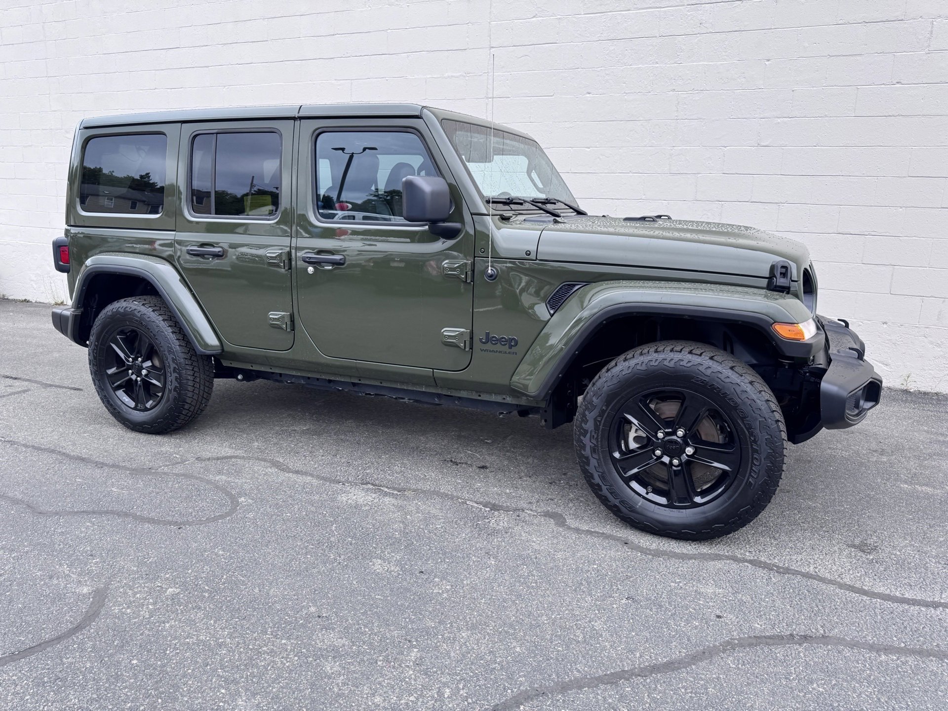 Used 2023 Jeep Wrangler Altitude image 6