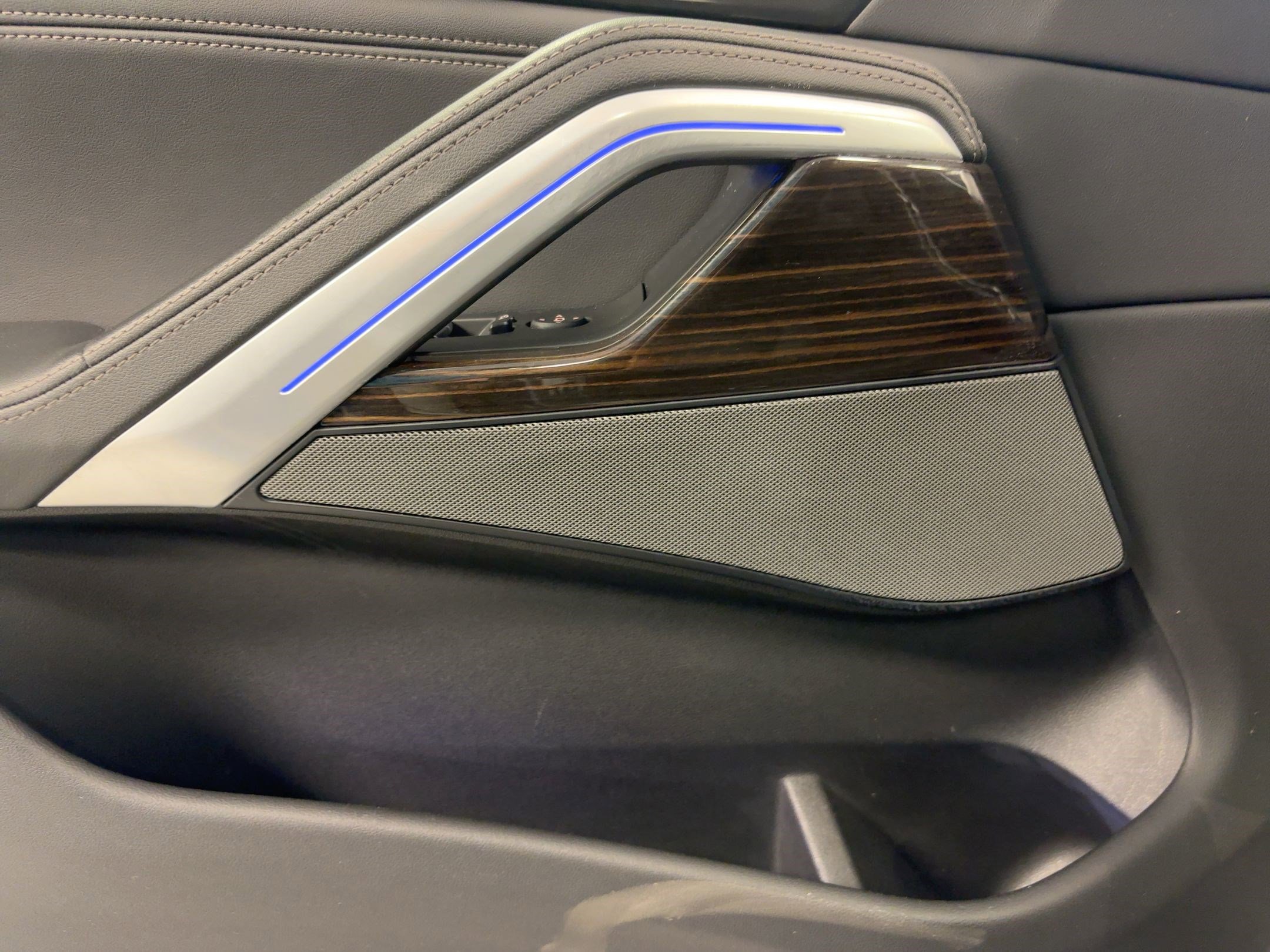 Certified 2024 BMW X6 xDrive40i image 21