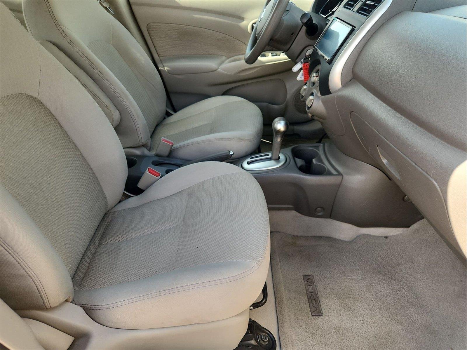 Used 2014 Nissan Versa SV FWD image 23