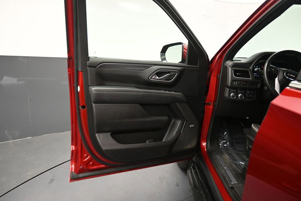 Used 2024 GMC Yukon XL SLT w/ SLT Luxury Package AWD/4WD image 27