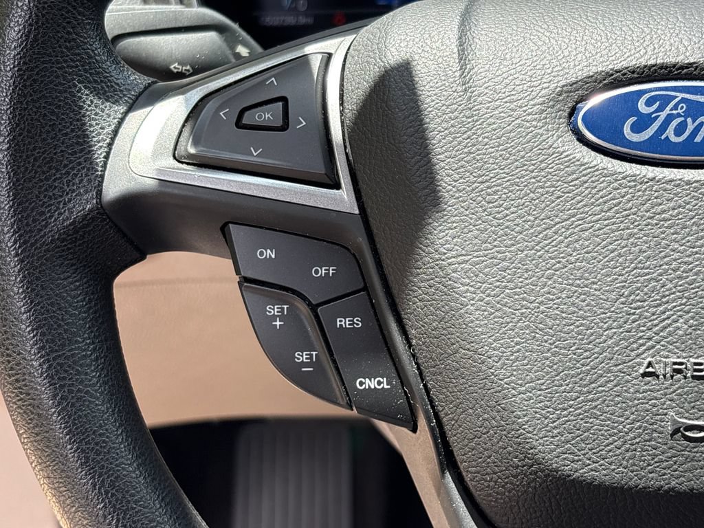 Used 2017 Ford Fusion SE w/ Fusion SE Technology Package FWD image 18
