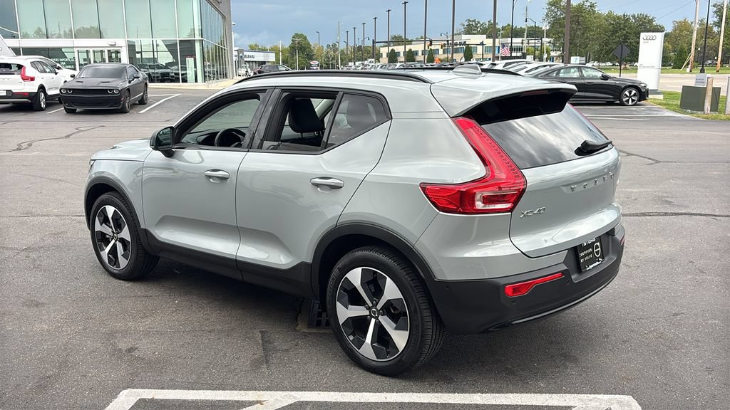 Used 2026 Volvo XC40 B5 Plus AWD/4WD image 3