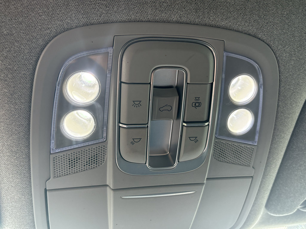 Used 2020 Hyundai Santa Fe Limited FWD image 31