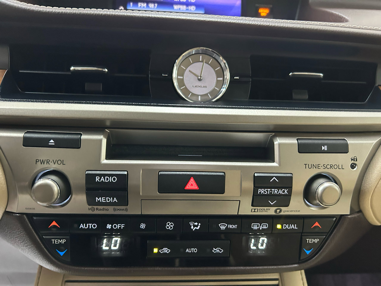 Used 2017 Lexus ES 300h image 31