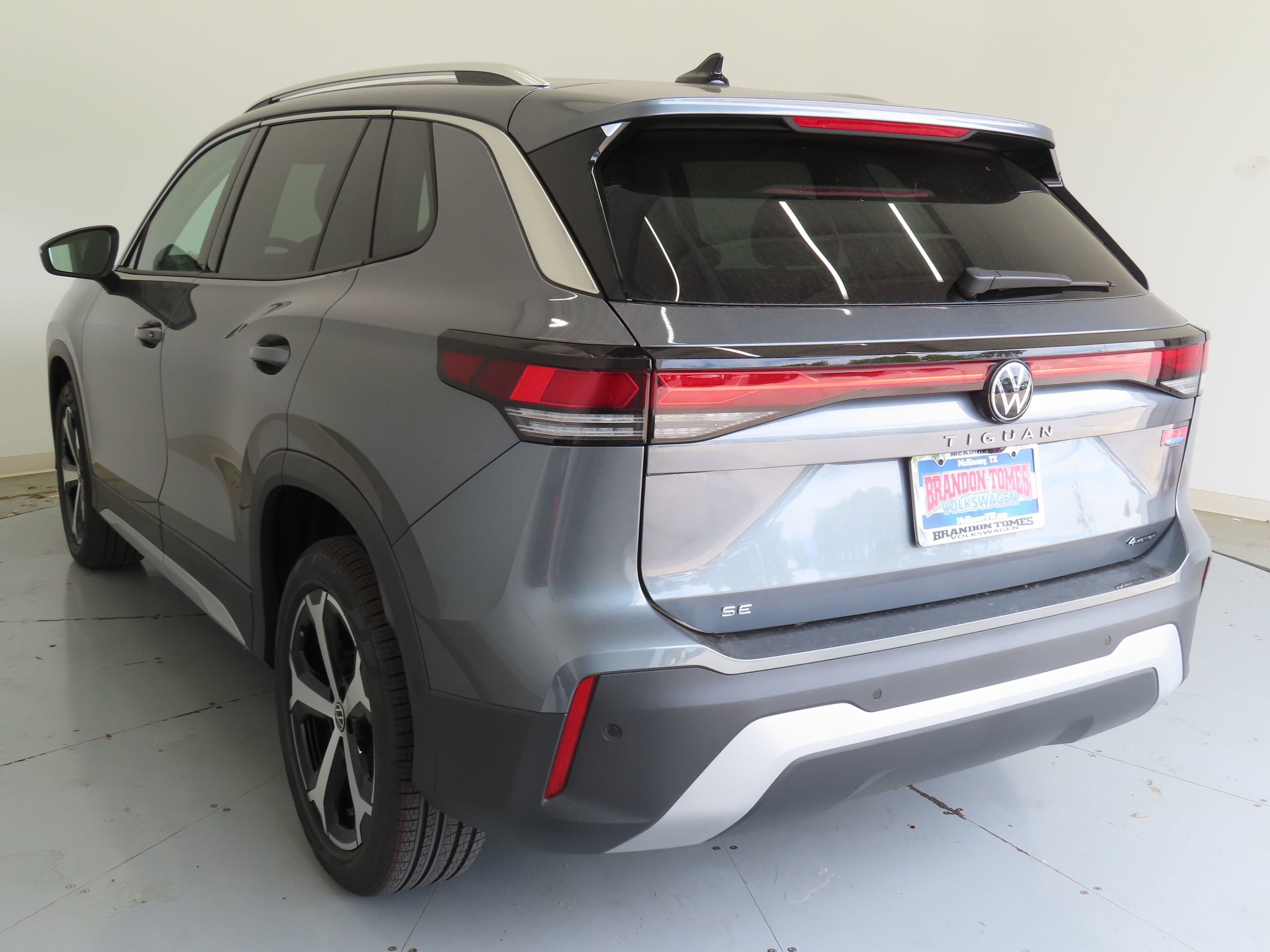 New 2026 Volkswagen Tiguan SE AWD/4WD image 5