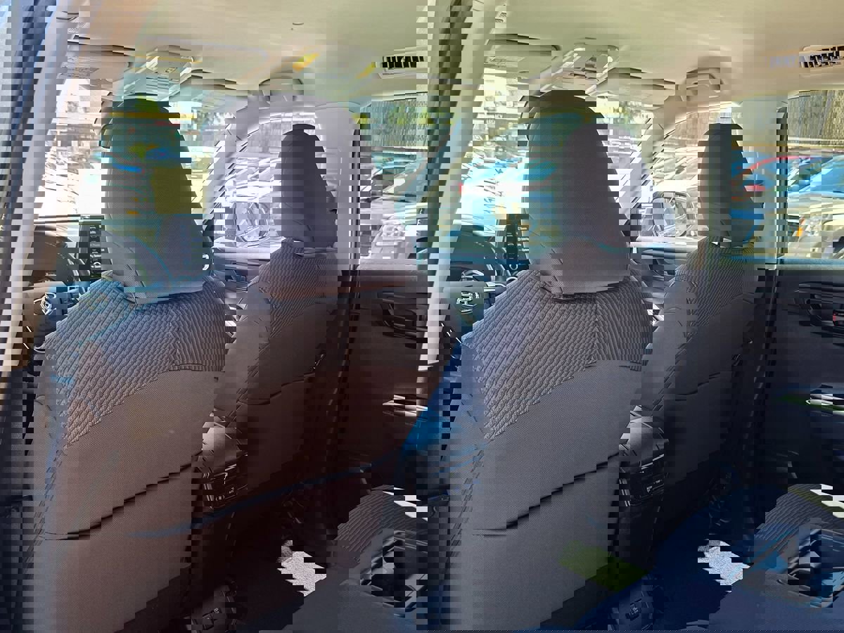 Used 2021 Toyota Highlander LE image 30