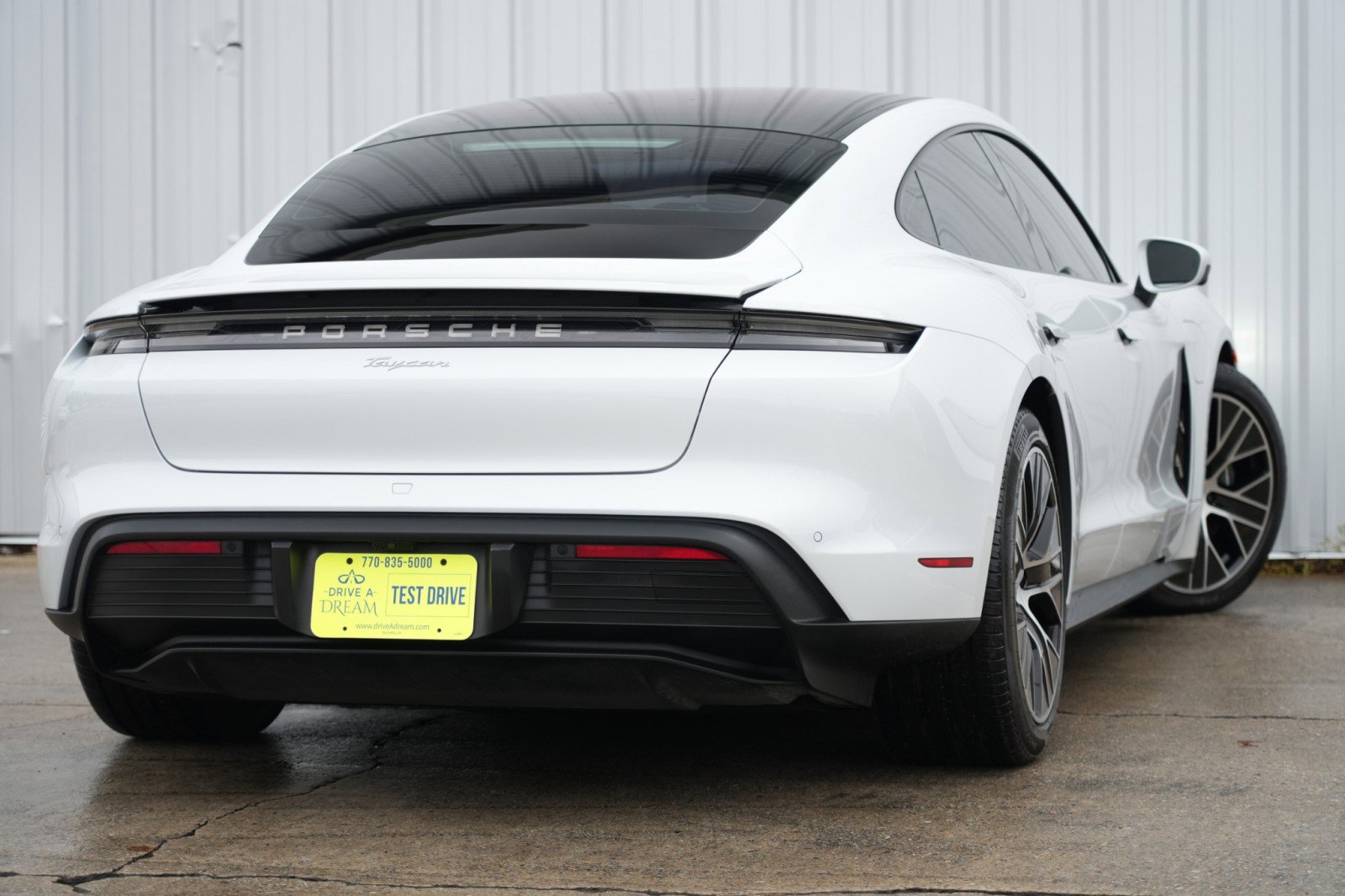 Used 2023 Porsche Taycan image 5