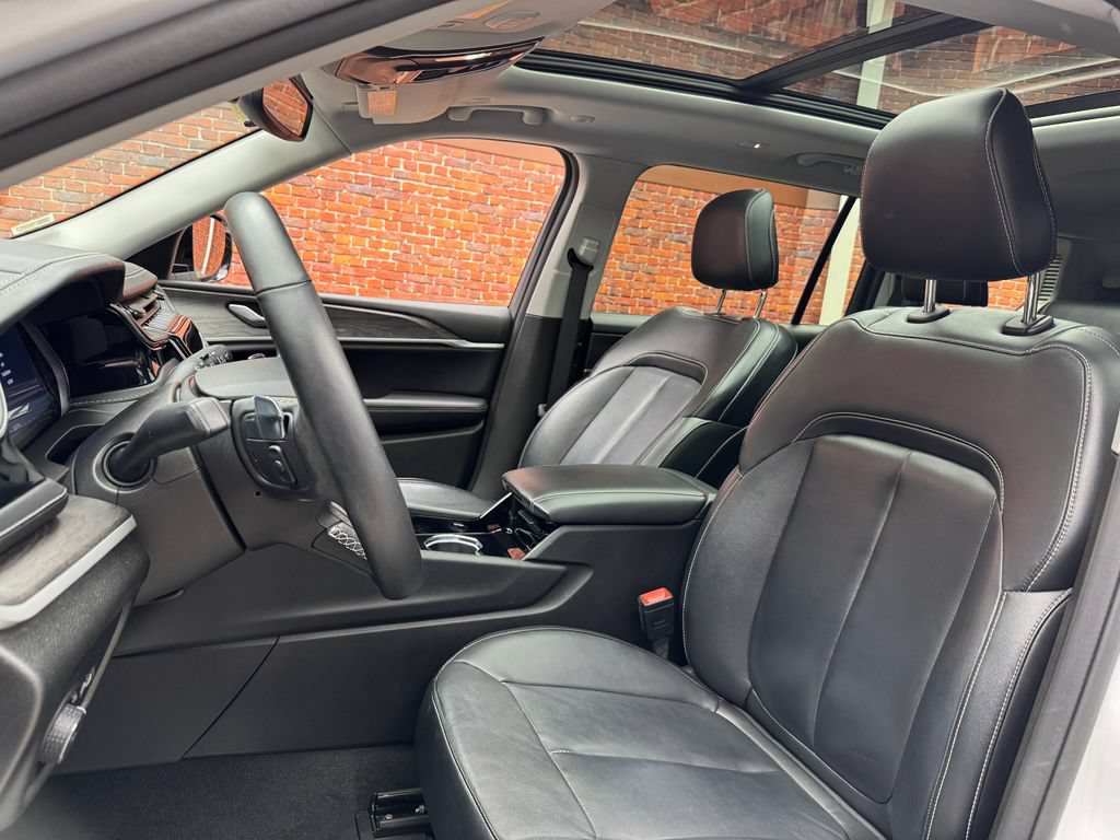 Used 2022 Jeep Grand Cherokee L Limited AWD/4WD image 23