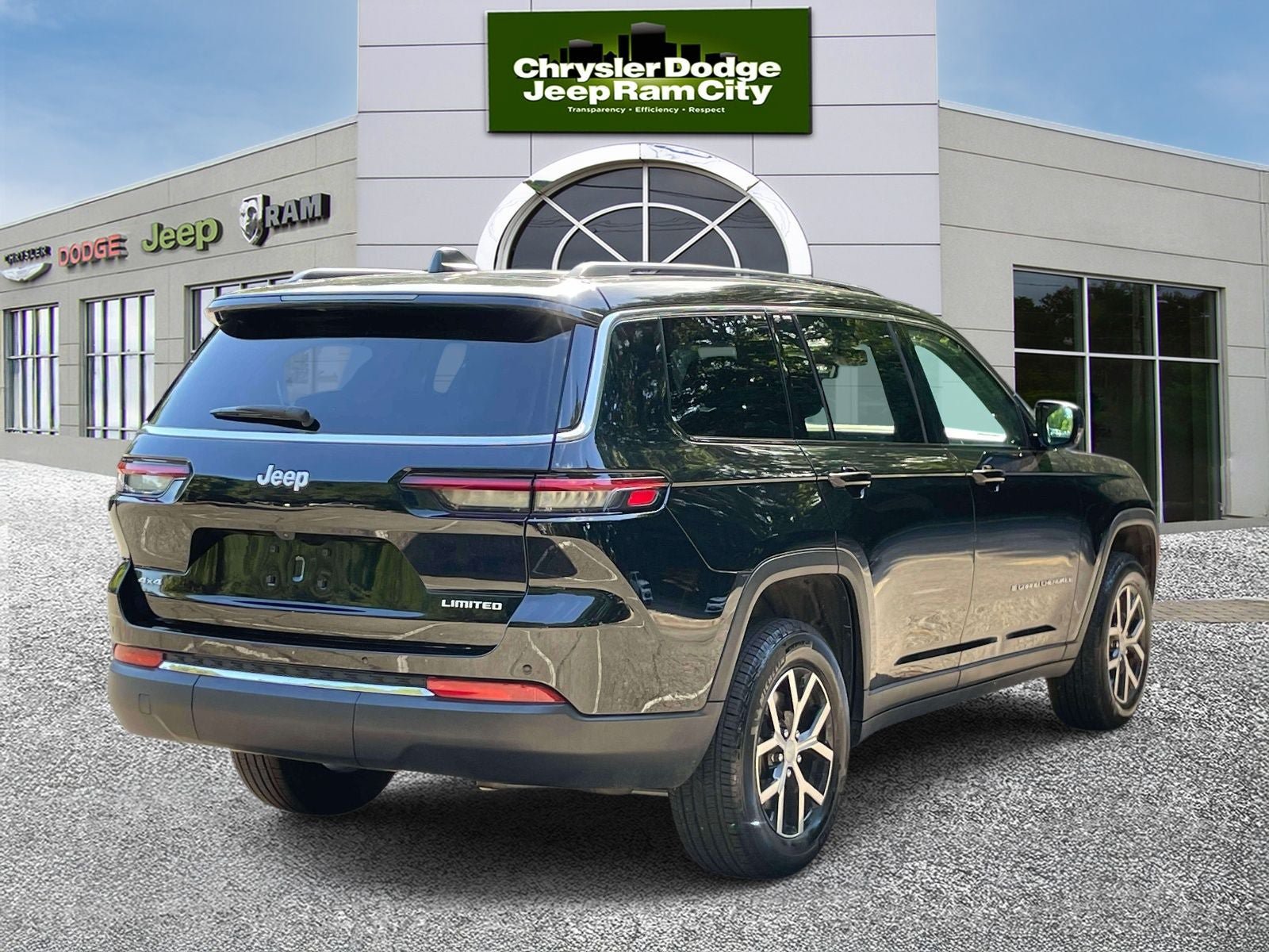 Used 2024 Jeep Grand Cherokee L Limited AWD/4WD image 6