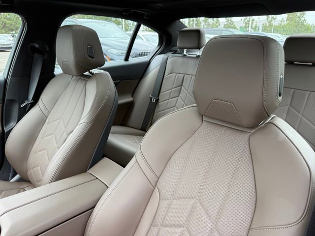 Used 2025 BMW i5 xDrive40 w/ Premium Package image 22