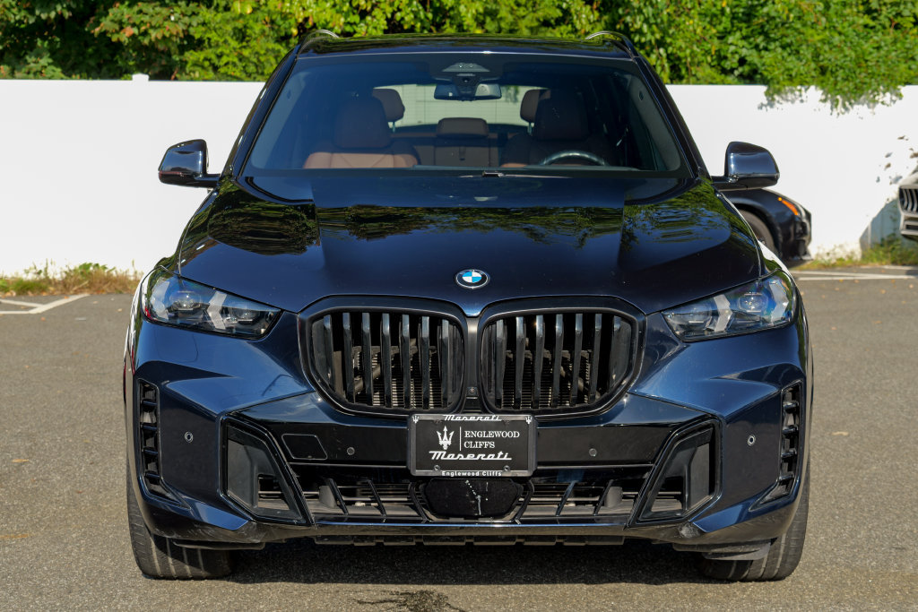 Used 2024 BMW X5 xDrive40i w/ M Sport Package AWD/4WD image 2