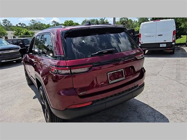 Used 2023 Jeep Grand Cherokee Altitude image 18