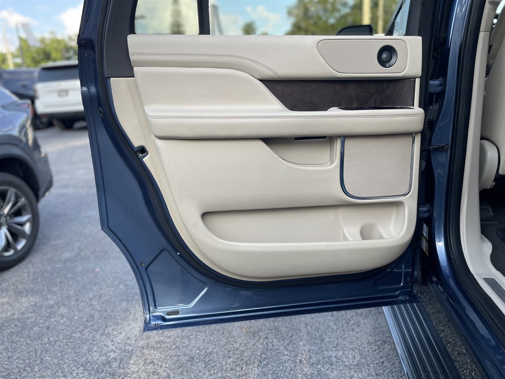 Used 2018 Lincoln Navigator L Select w/ Technology Package RWD image 45