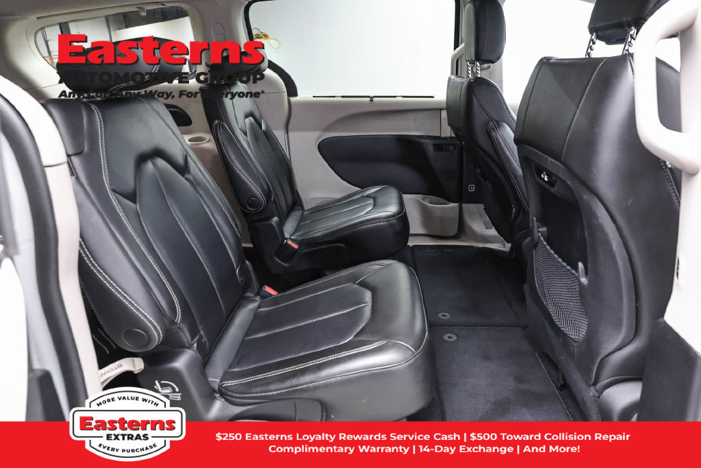 Used 2023 Chrysler Pacifica Touring-L FWD image 25