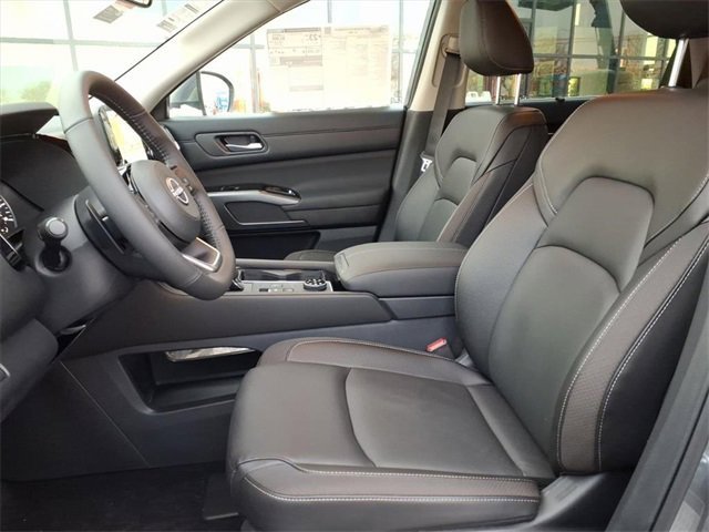 New 2025 Nissan Pathfinder SL w/ Black Appearance Package image 10