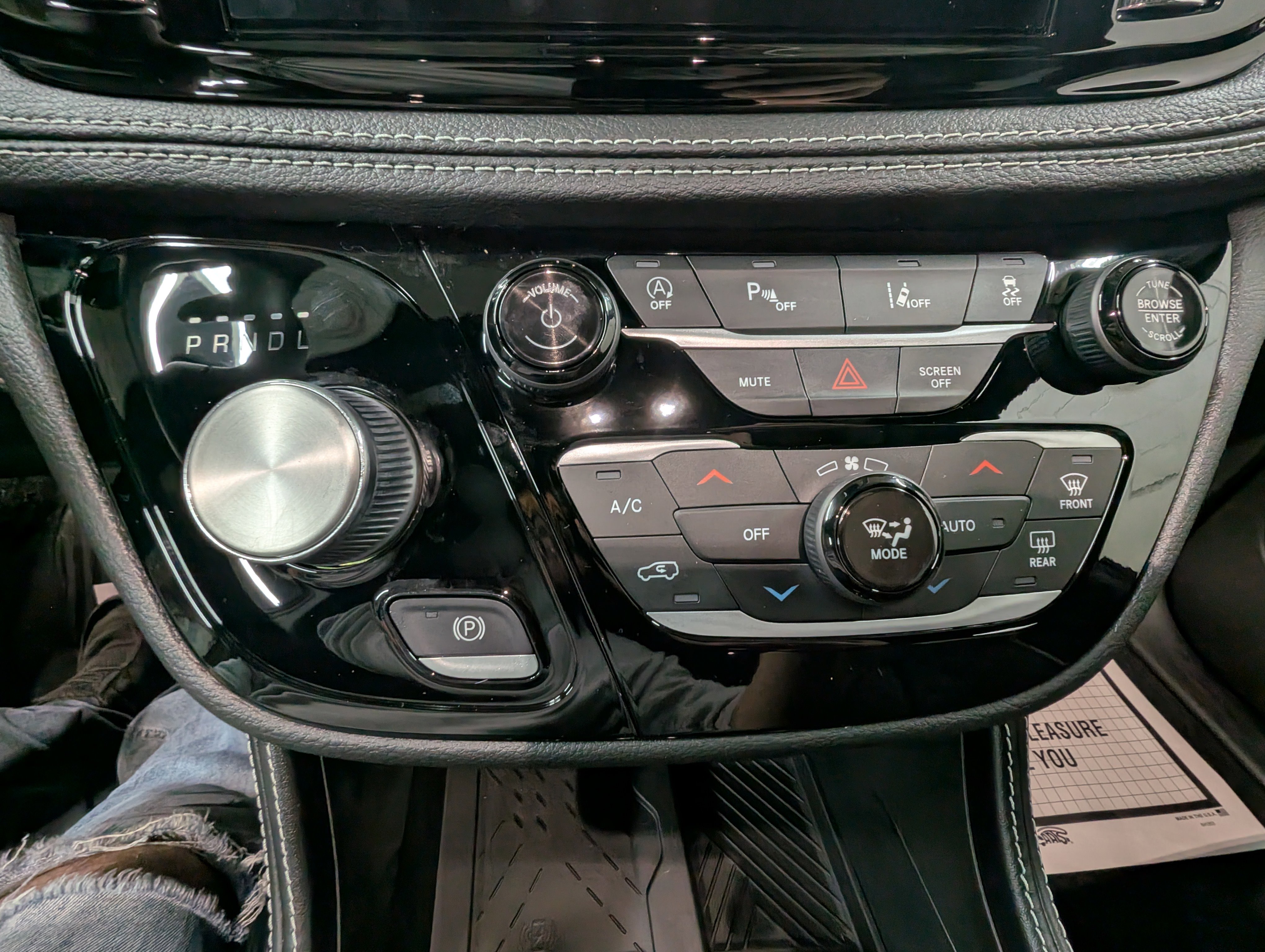 New 2026 Chrysler Pacifica Limited image 10