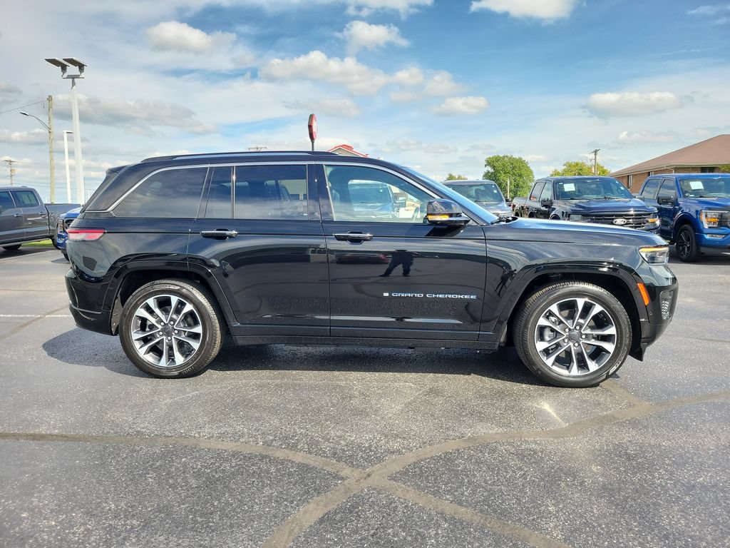 Used 2023 Jeep Grand Cherokee Overland w/ Advanced Protech Group III AWD/4WD image 3
