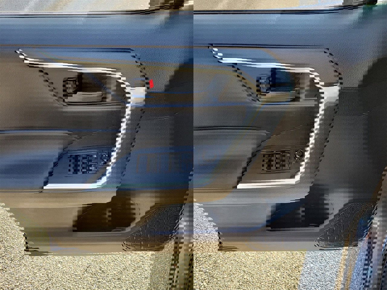 Used 2021 Toyota RAV4 LE image 13