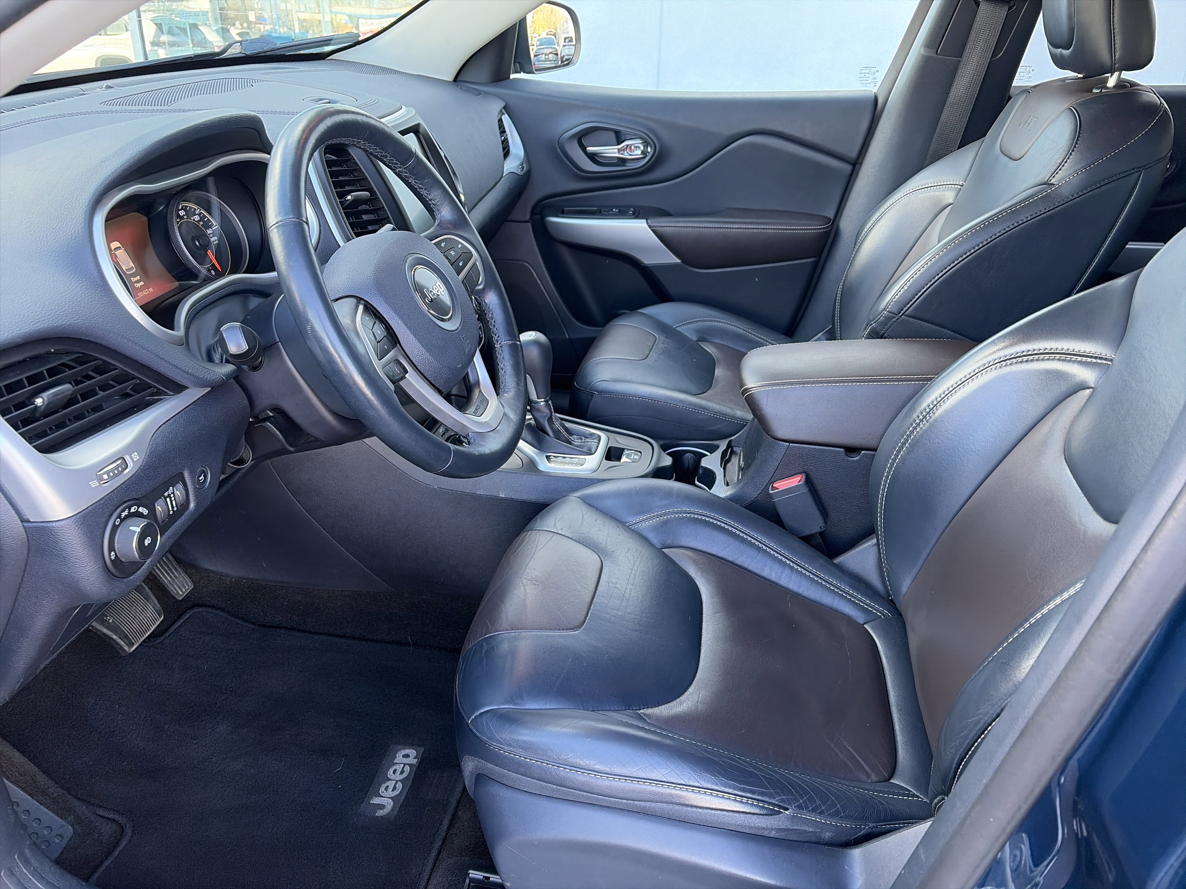 Used 2018 Jeep Cherokee Limited image 13