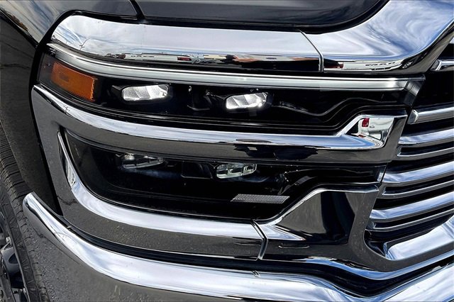 Used 2025 RAM 3500 Laramie image 32