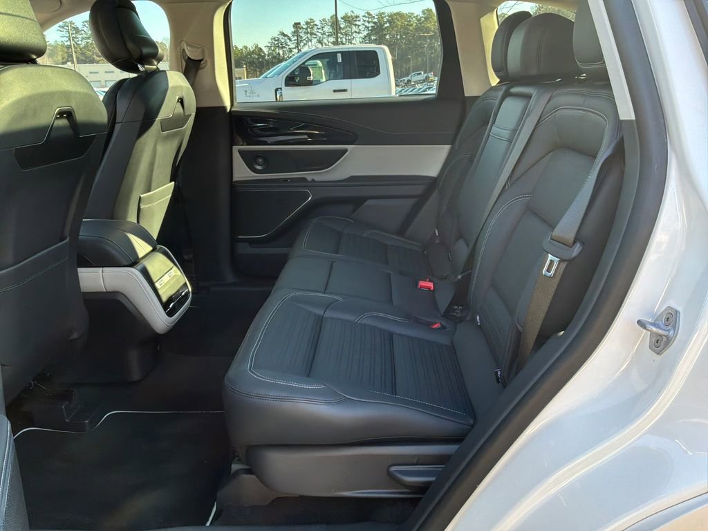 Used 2025 Lincoln Nautilus Reserve image 25