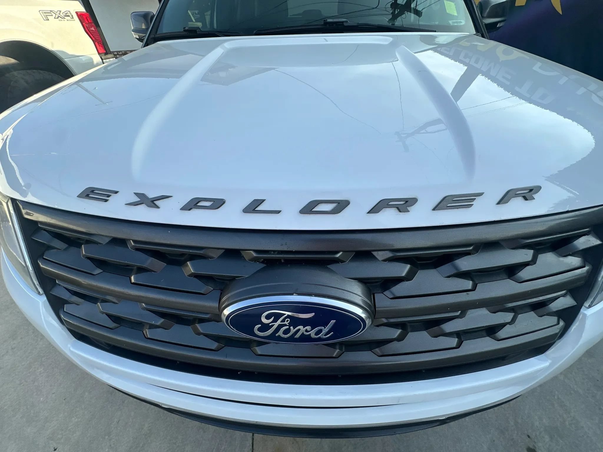 Used 2018 Ford Explorer XLT w/ Equipment Group 202A FWD image 18