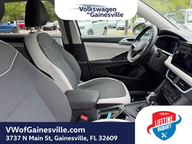 Used 2025 Volkswagen Taos SE FWD image 9