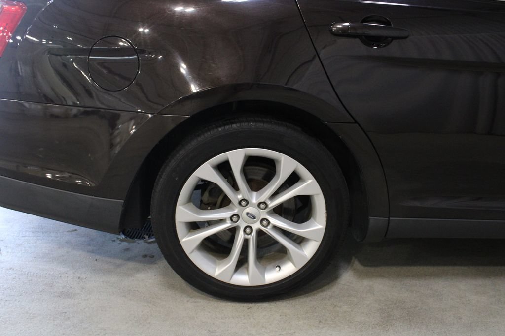 Used 2013 Ford Taurus SEL FWD image 24