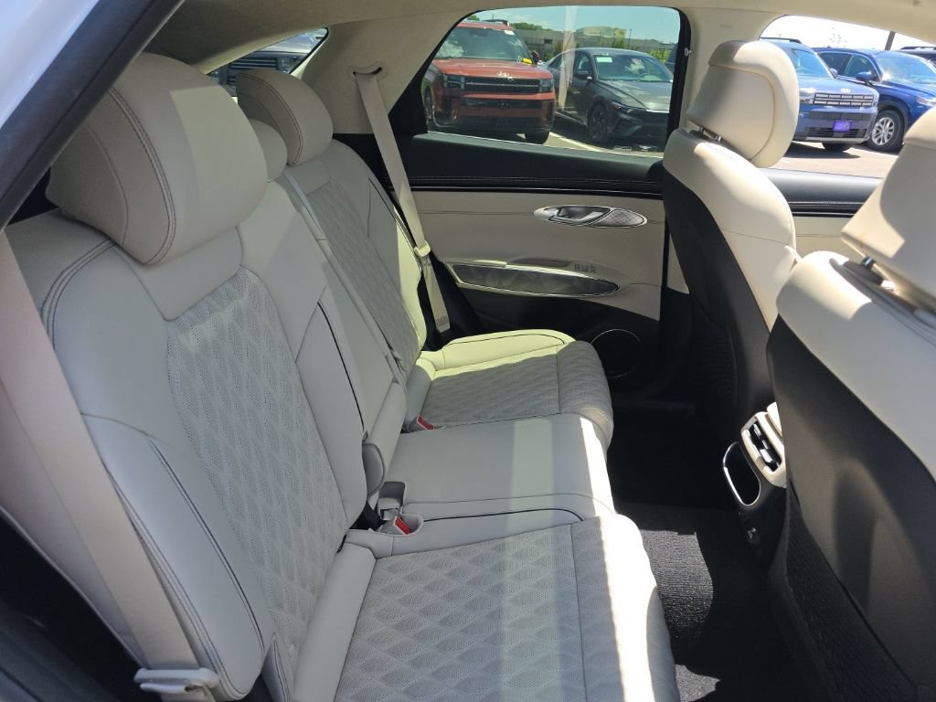 Used 2025 Genesis GV70 3.5T Sport w/ Sport Advanced Package AWD/4WD image 22