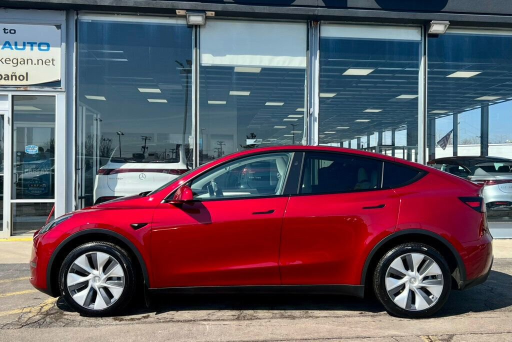 Used 2024 Tesla Model Y Long Range AWD/4WD image 2