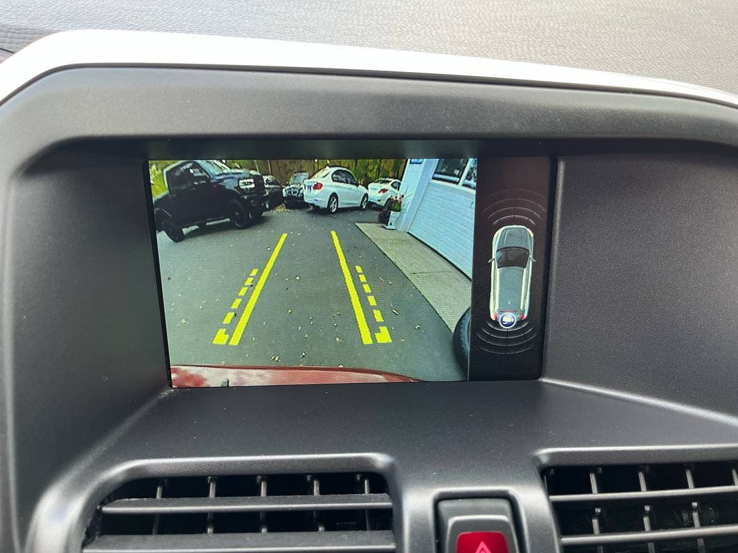 Used 2016 Volvo XC60 T6 w/ Proximity Package image 11