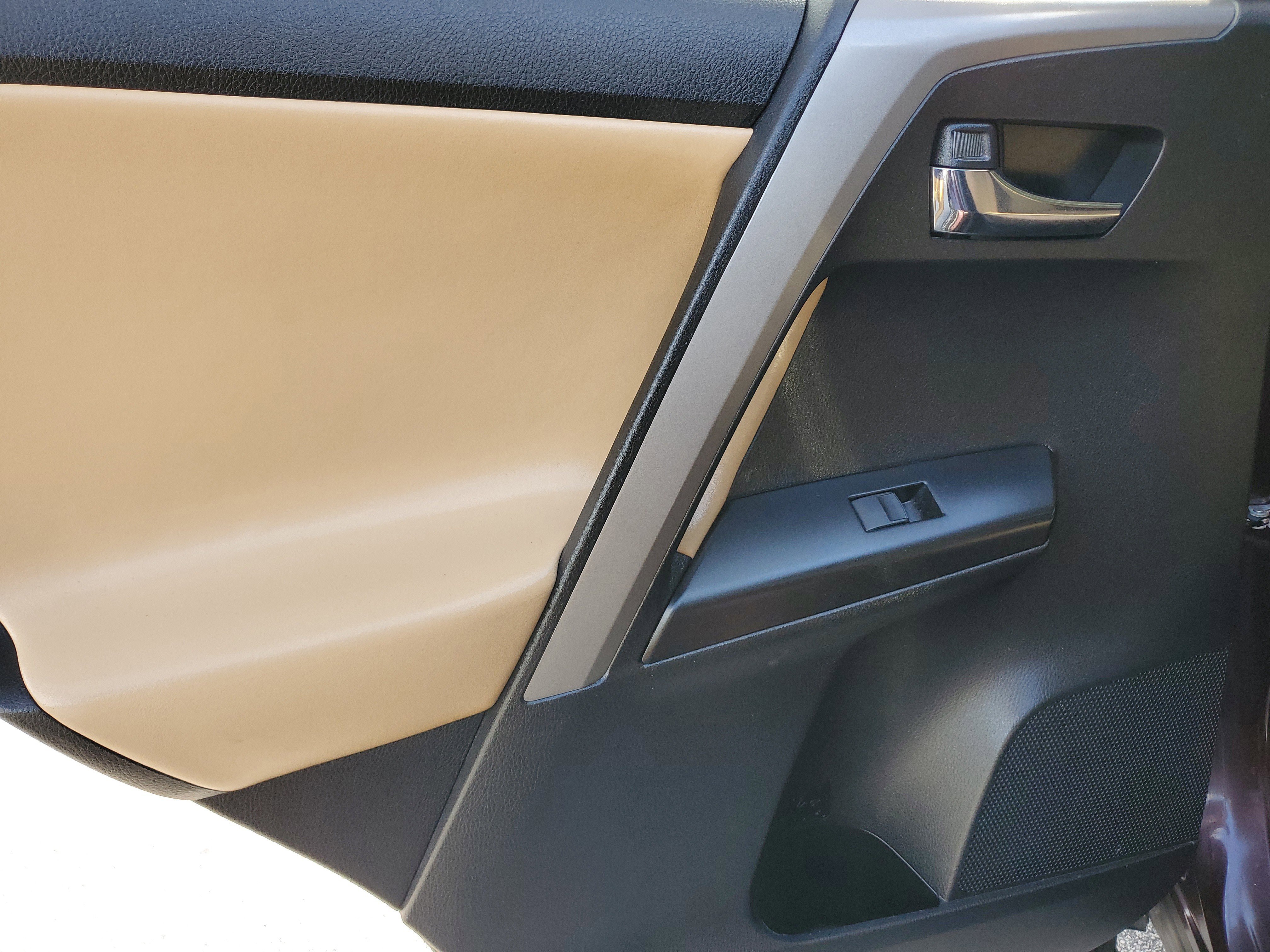 Used 2018 Toyota RAV4 XLE FWD image 13