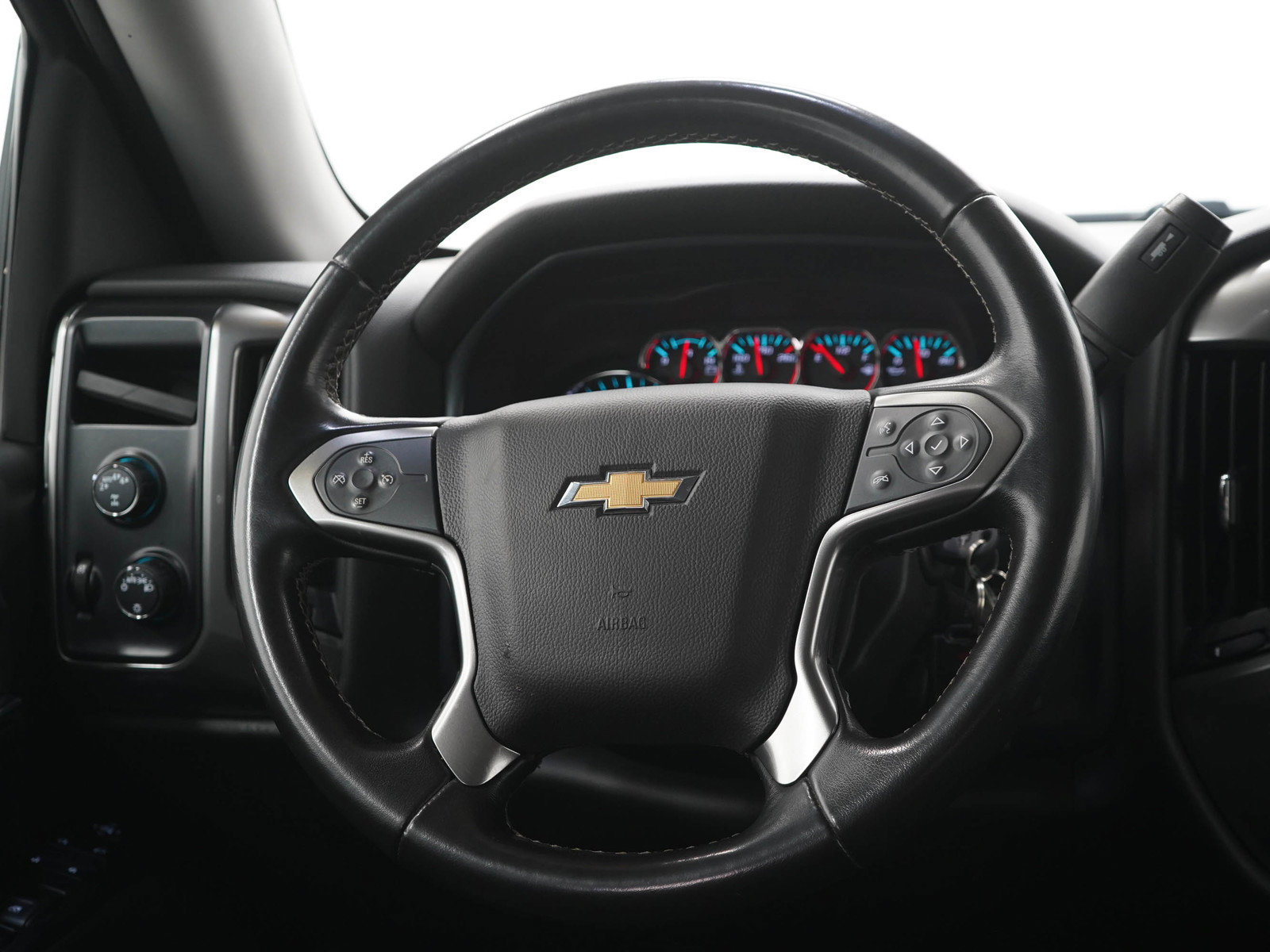 Used 2019 Chevrolet Silverado 1500 LT AWD/4WD image 17