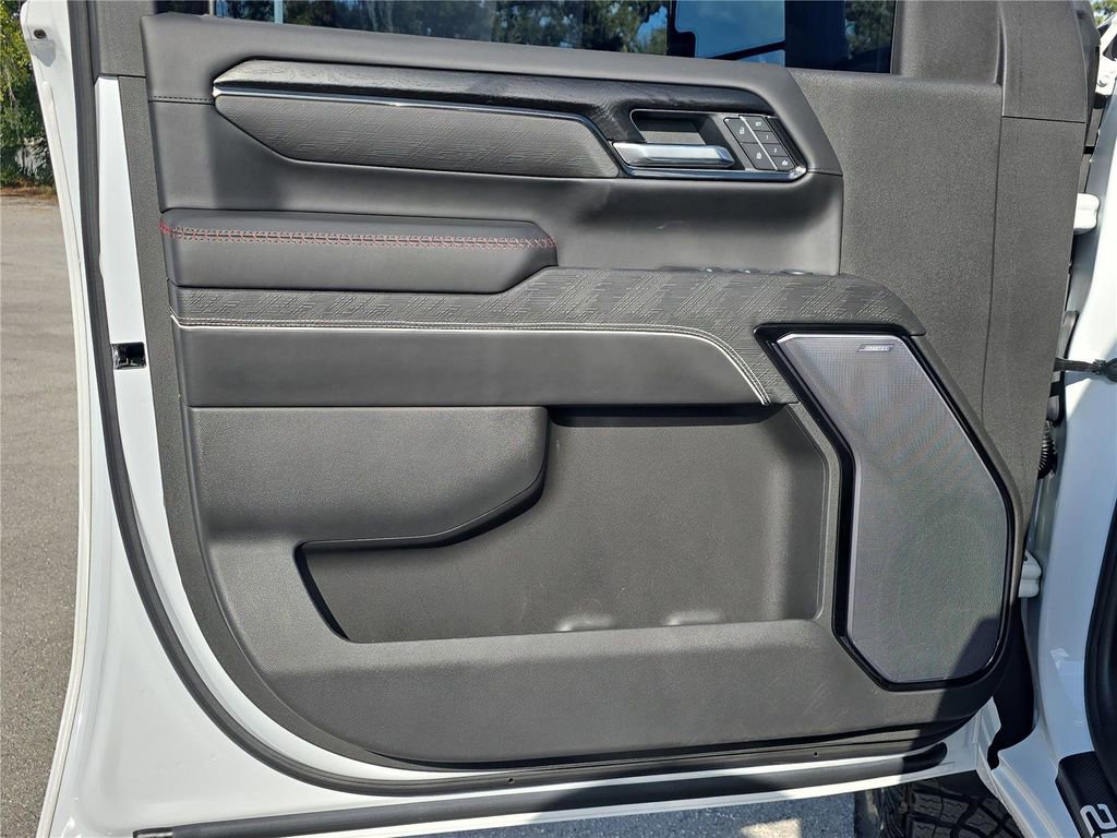 Used 2025 GMC Sierra 2500 AT4X image 16