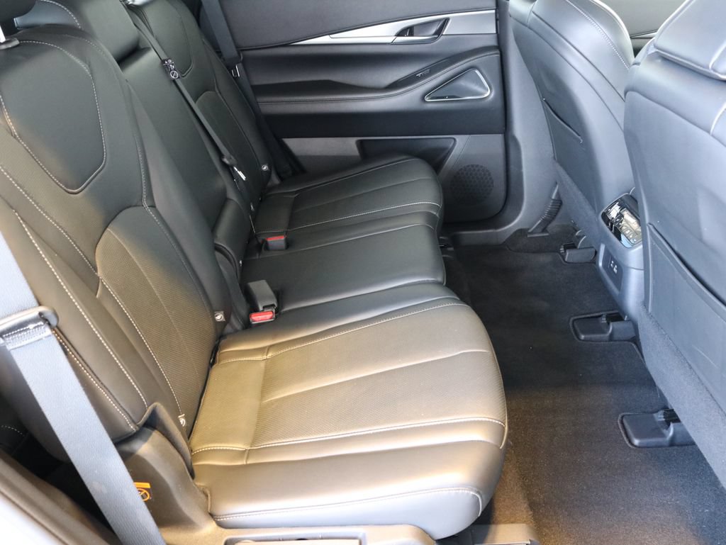 Certified 2025 INFINITI QX60 Luxe w/ Vision Package AWD/4WD image 37