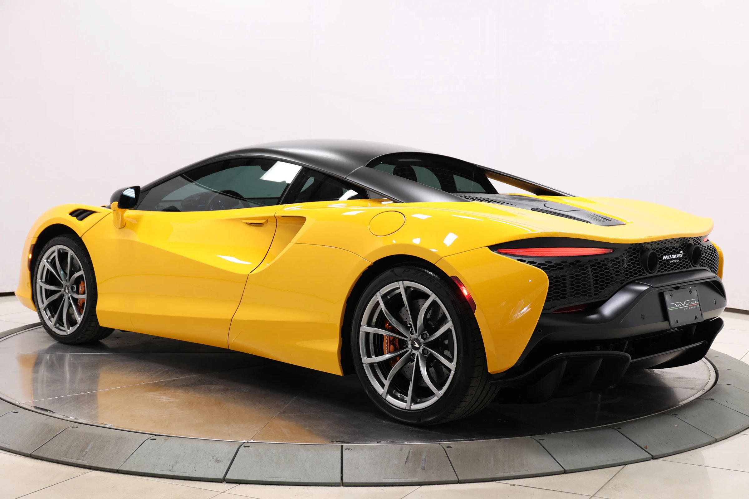 Used 2023 McLaren Artura RWD image 54