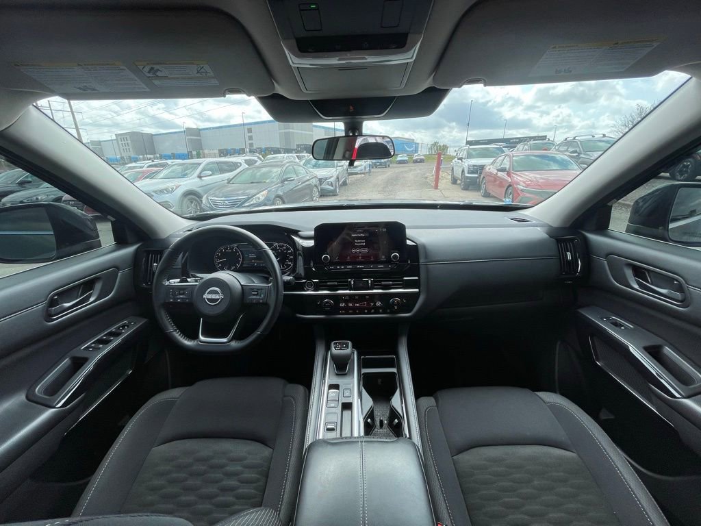 Used 2024 Nissan Pathfinder SV w/ Lighting Package (N92) image 22