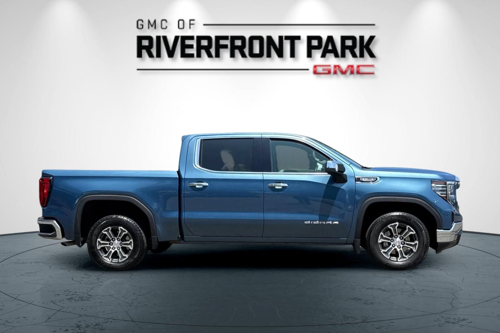 Used 2024 GMC Sierra 1500 SLT RWD image 3
