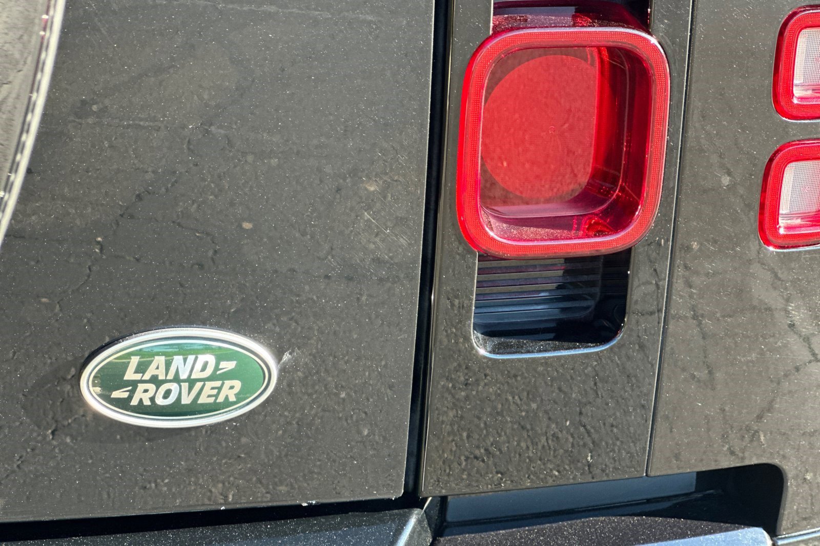 Used 2023 Land Rover Defender 130 X-Dynamic SE image 38