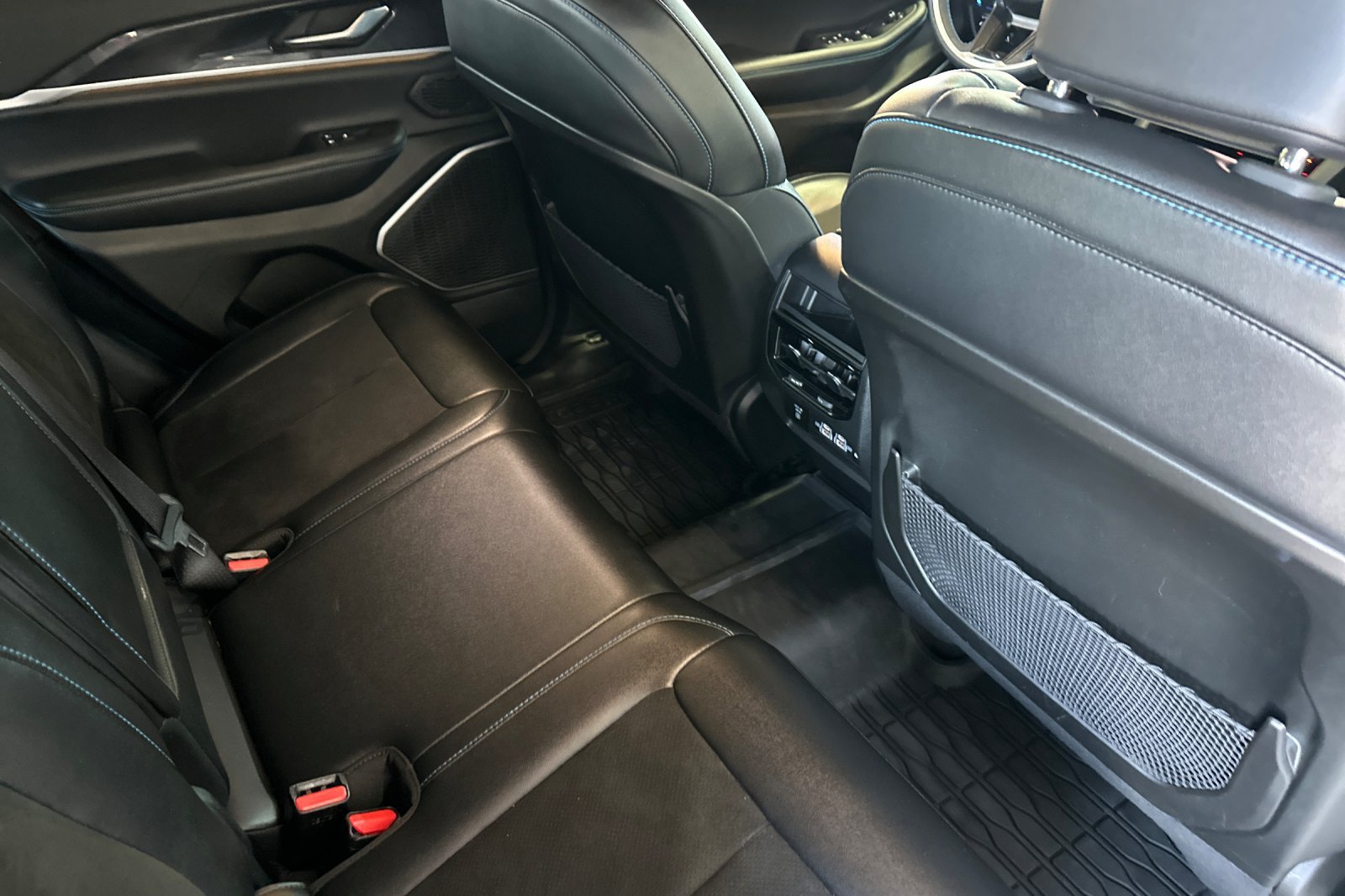 Used 2023 Jeep Grand Cherokee Trailhawk AWD/4WD image 29