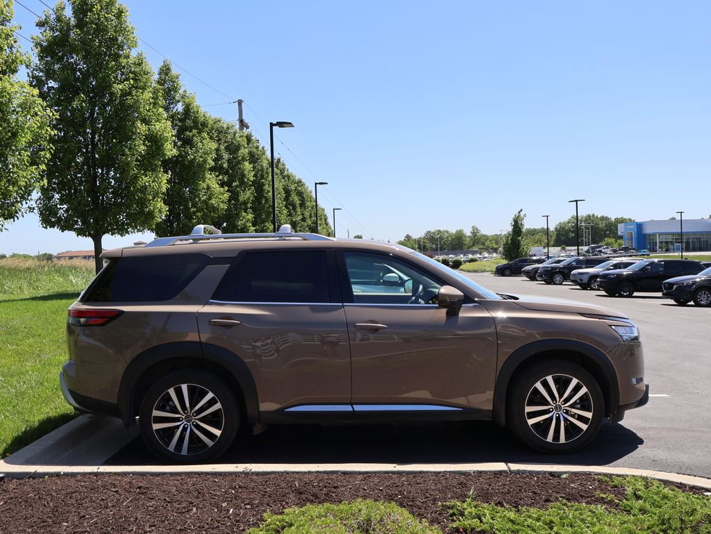 Used 2024 Nissan Pathfinder Platinum w/ Cargo Package AWD/4WD image 9