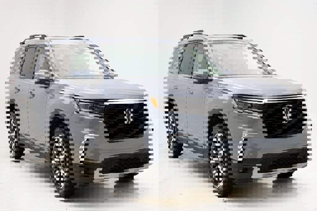 Used 2025 Honda Pilot Touring video 2