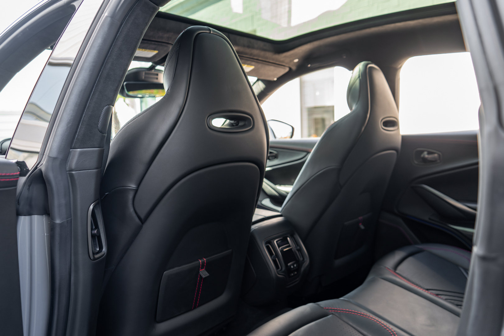 Used 2022 Aston Martin DBX AWD/4WD image 27