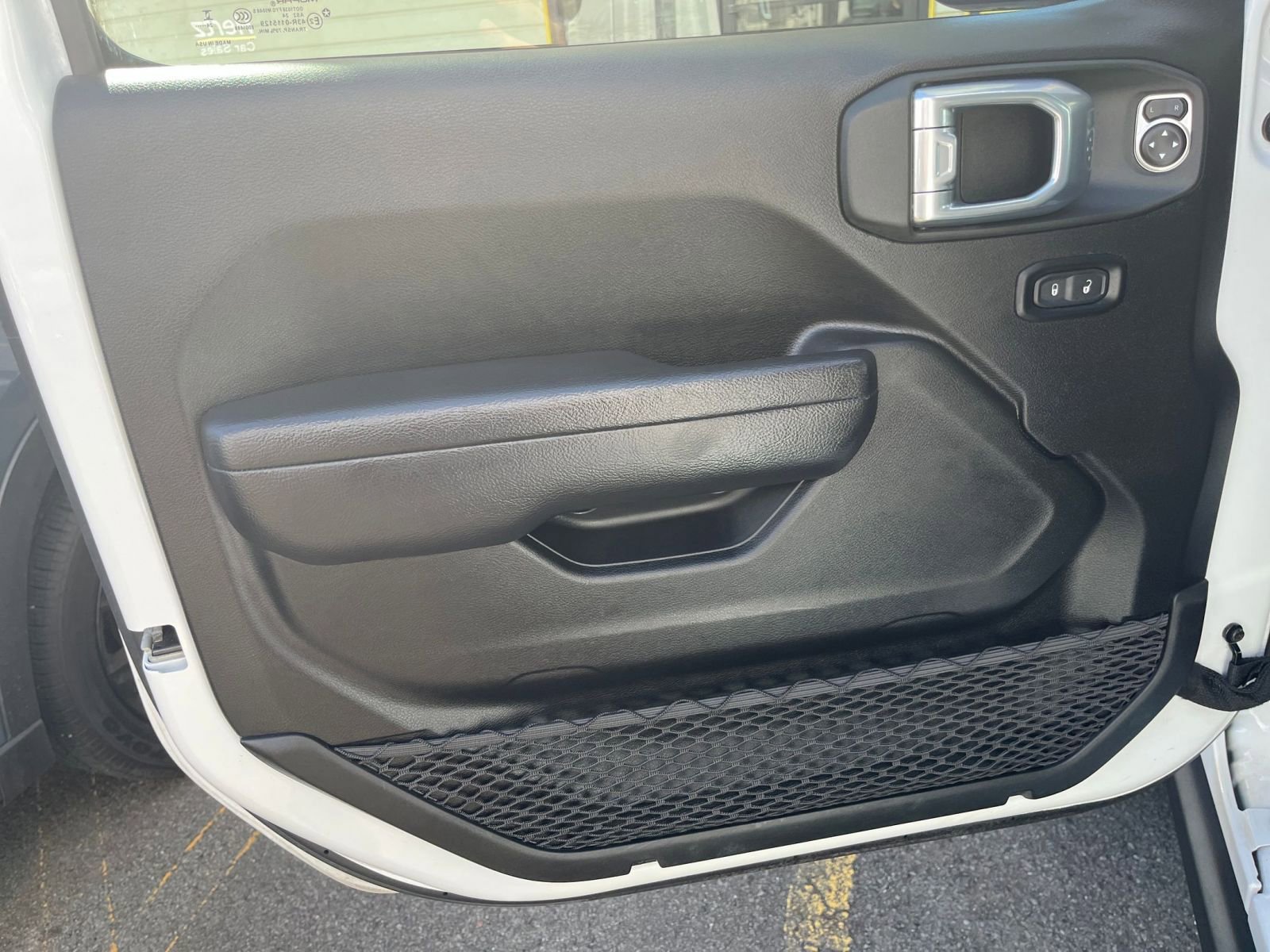 Used 2025 Jeep Wrangler Rubicon image 18